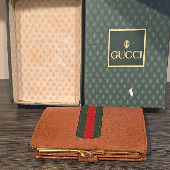Gucci Tan Leather Wallet with Green and Red Accent - Picture 14 of 14